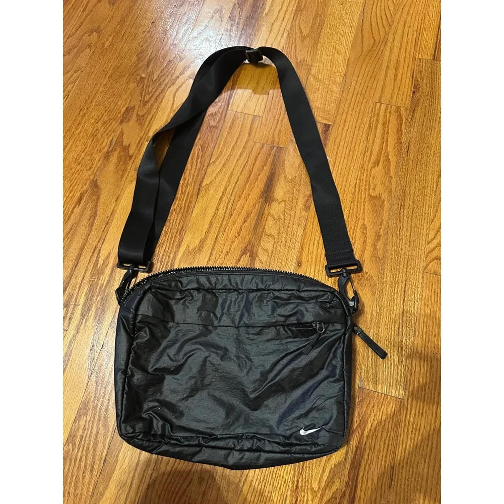 Nike Tech Small Items Crossbody Bag Reversible Black White Graphic BA5123-010